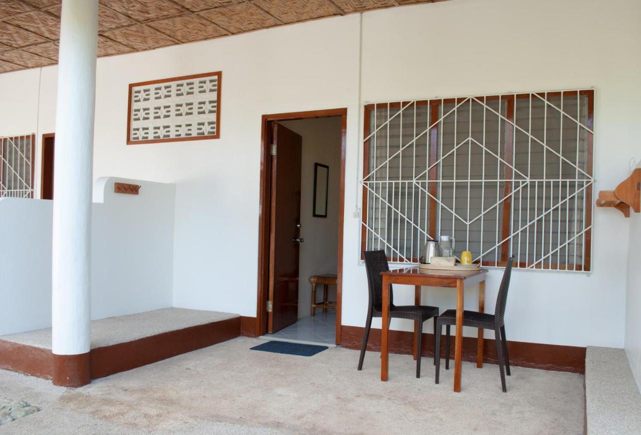 Divers Lodge Moalboal Buitenkant foto